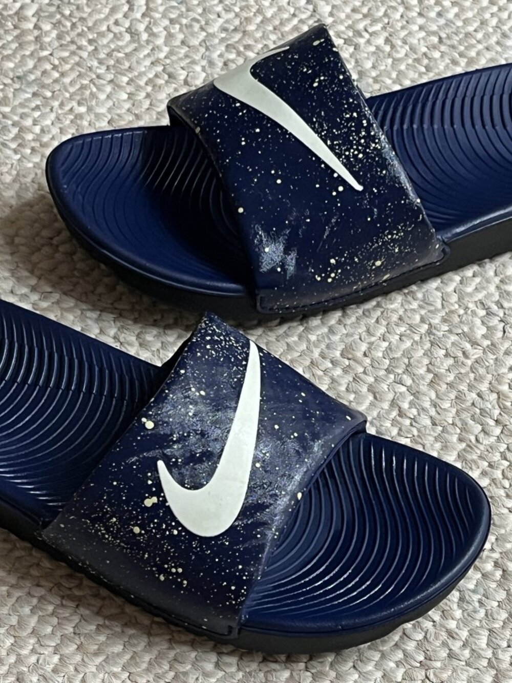 NIKE Kawa SE Glow Slides Boy's Size 5Y Navy Sandals Shoes CD6980-400